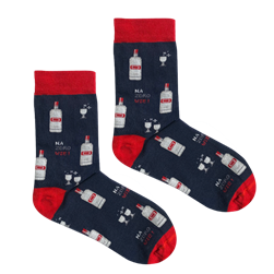 These socks are a refined (or distilled) classic! In the main role, navy blue and red, after all, we have the most such label colors in Polish distribution and "Cheers!" expresses more than a thousand words.